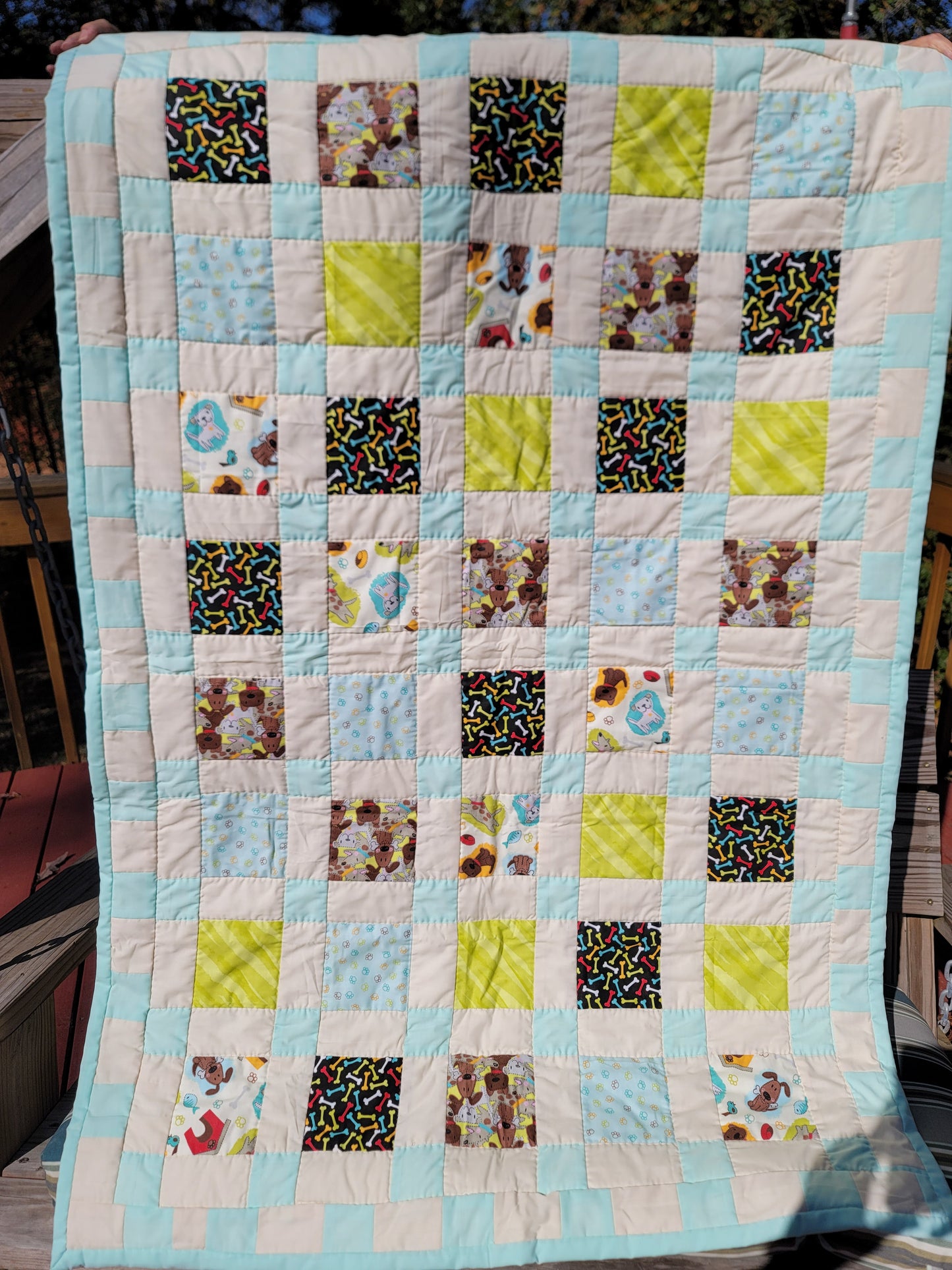 Adorable puppy theme print Baby Quilt