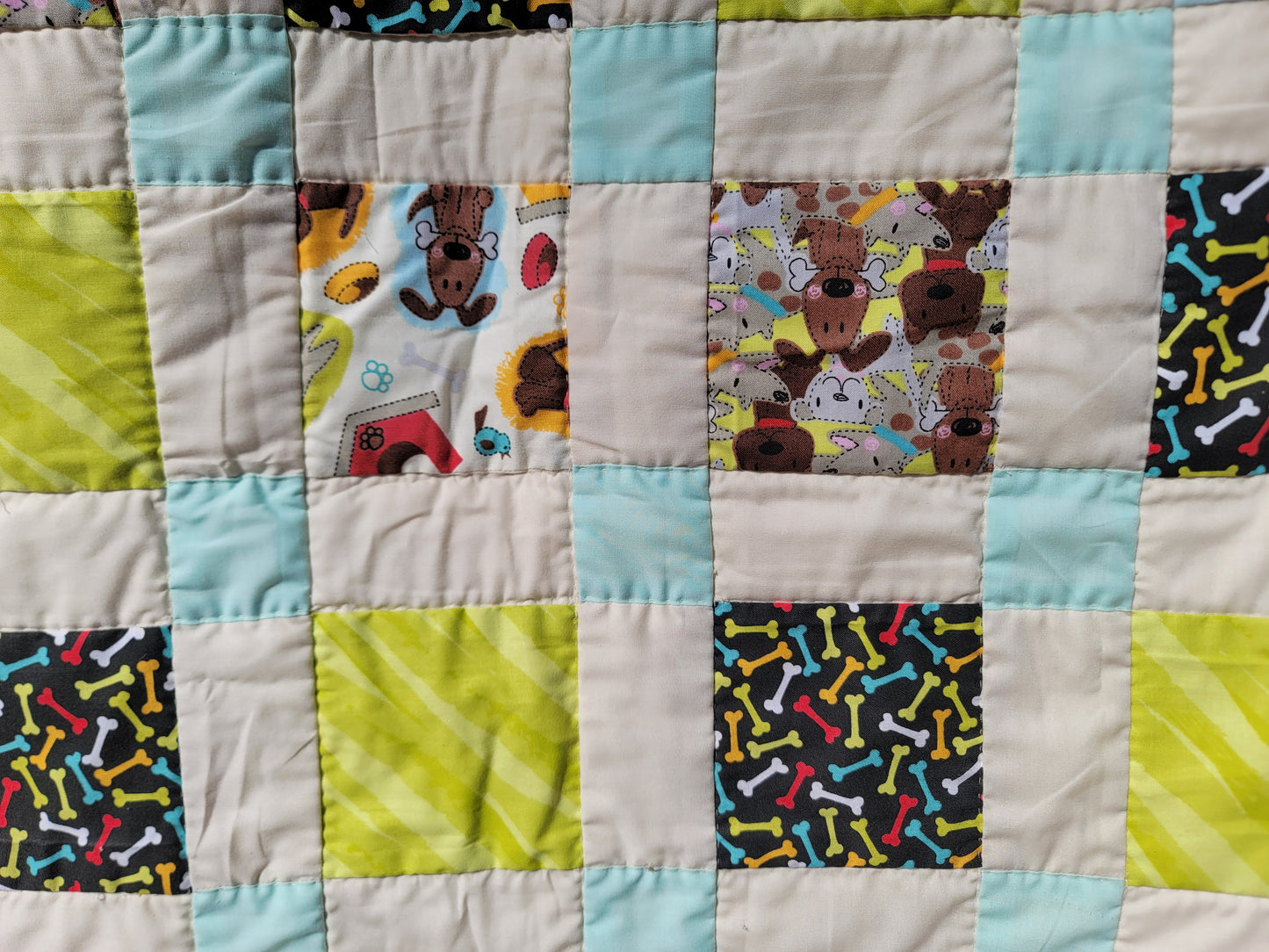 Adorable puppy theme print Baby Quilt