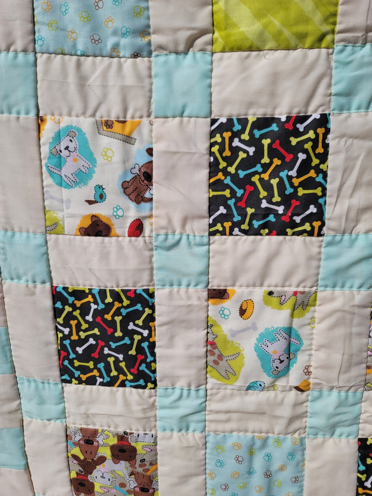 Adorable puppy theme print Baby Quilt