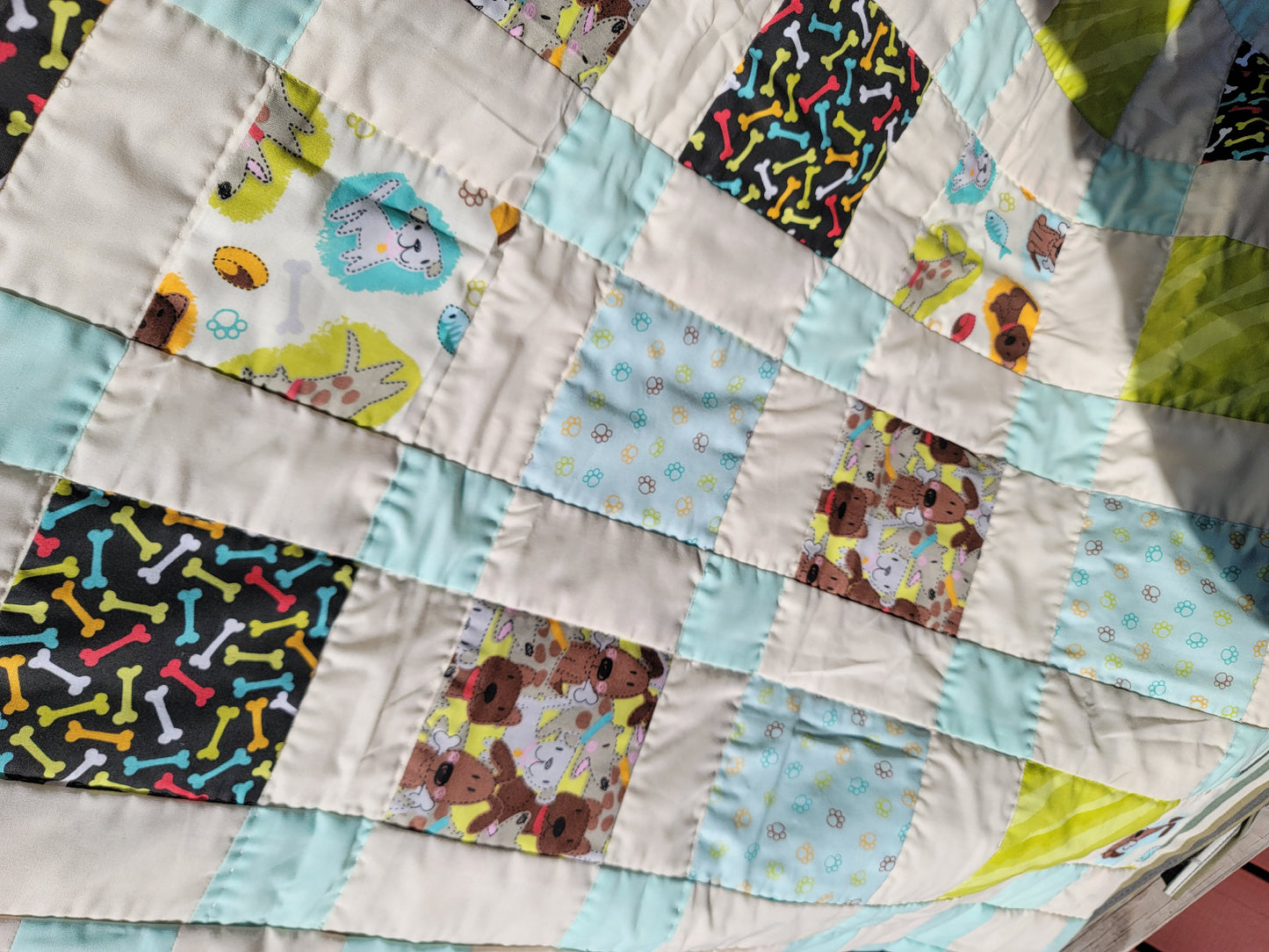 Adorable puppy theme print Baby Quilt